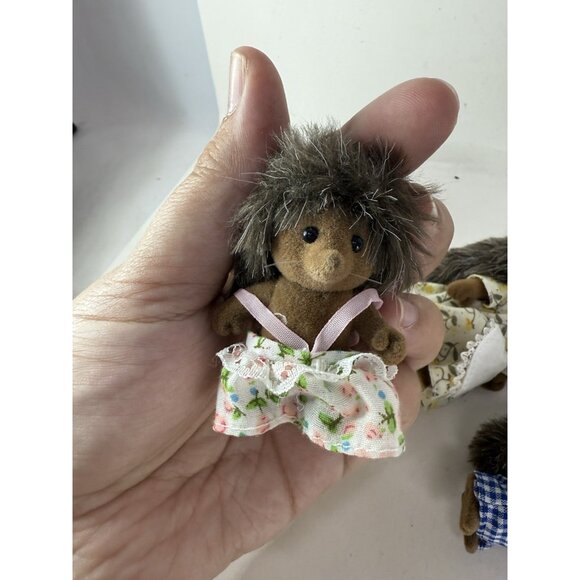 ORIGINAL OUTFITS Vintage 1990s 4 PC Sylvanian Families Bramble Hedgehog Family - Picture 5 of 6